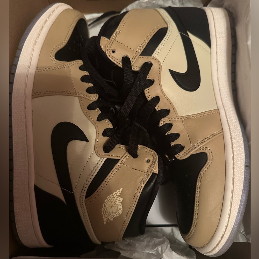 Air Jordan 1 Ret Hi Prem - Mushroom
